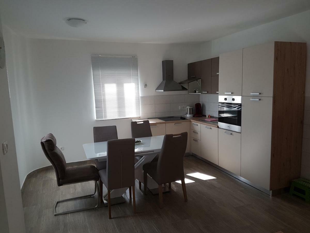 Apartments Eni Ловран Екстер'єр фото