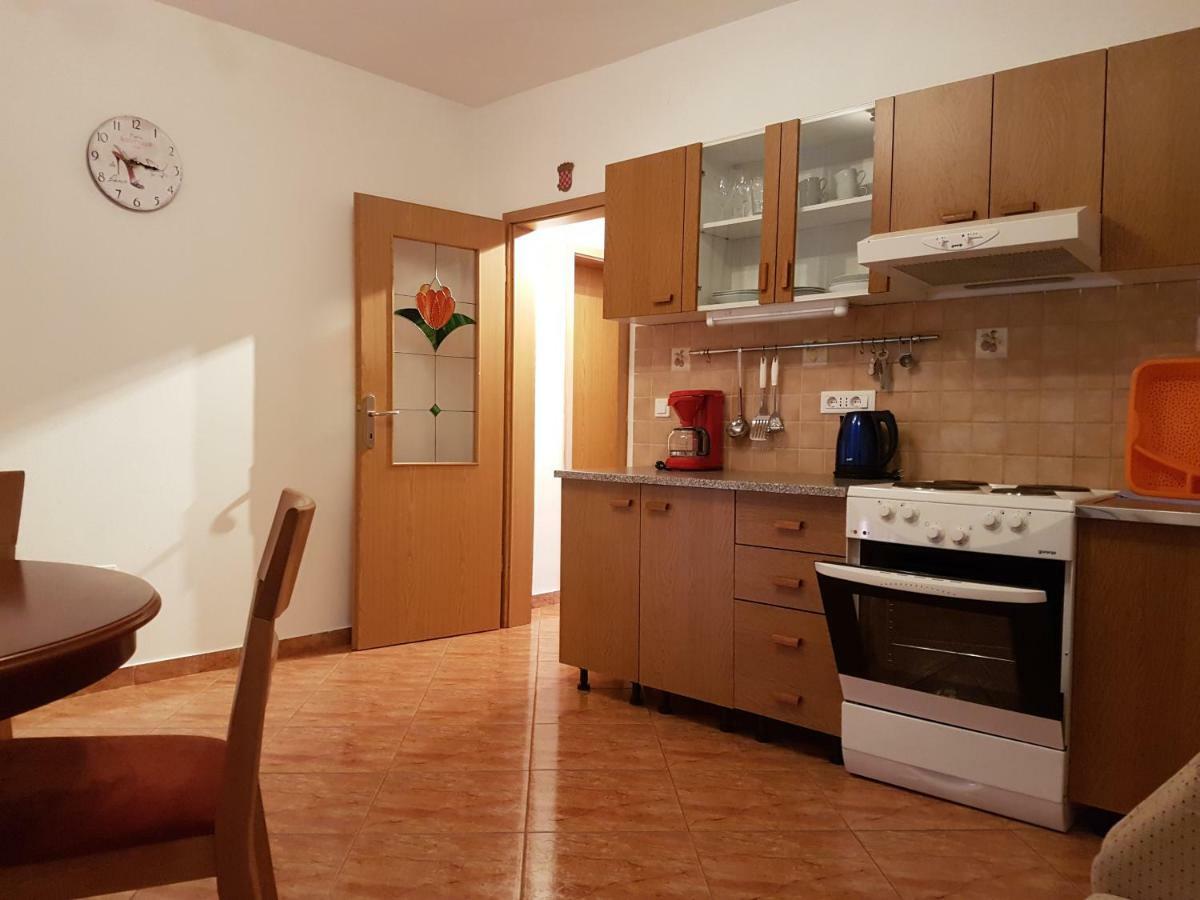 Apartments Eni Ловран Екстер'єр фото