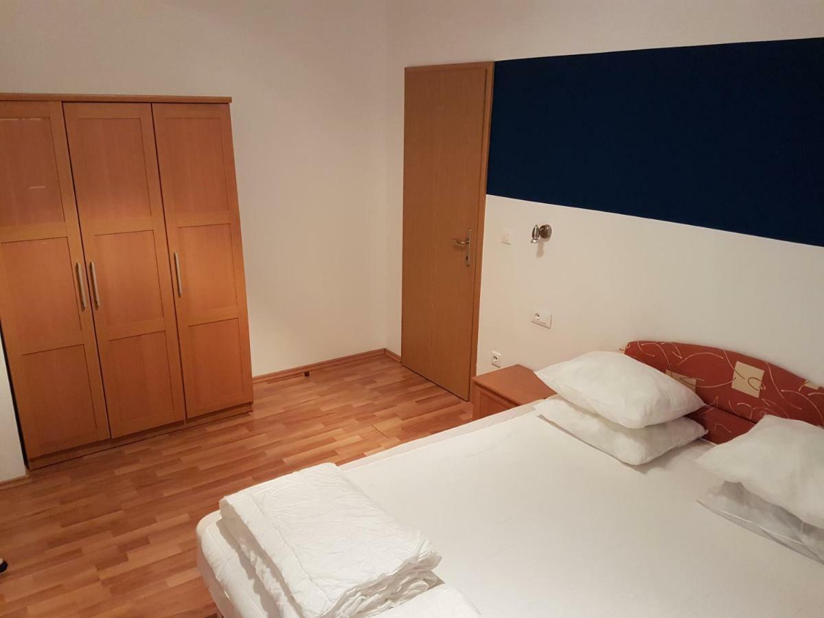 Apartments Eni Ловран Екстер'єр фото
