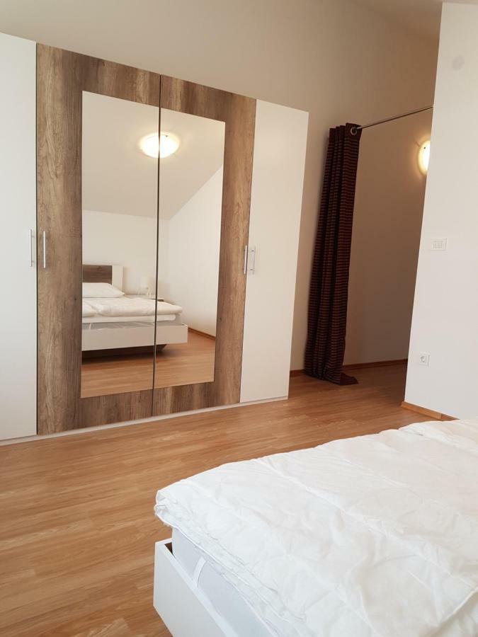 Apartments Eni Ловран Екстер'єр фото
