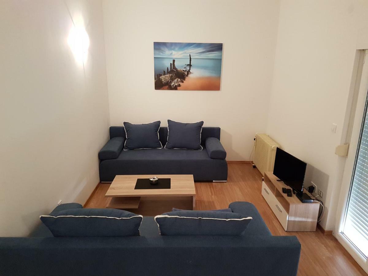 Apartments Eni Ловран Екстер'єр фото