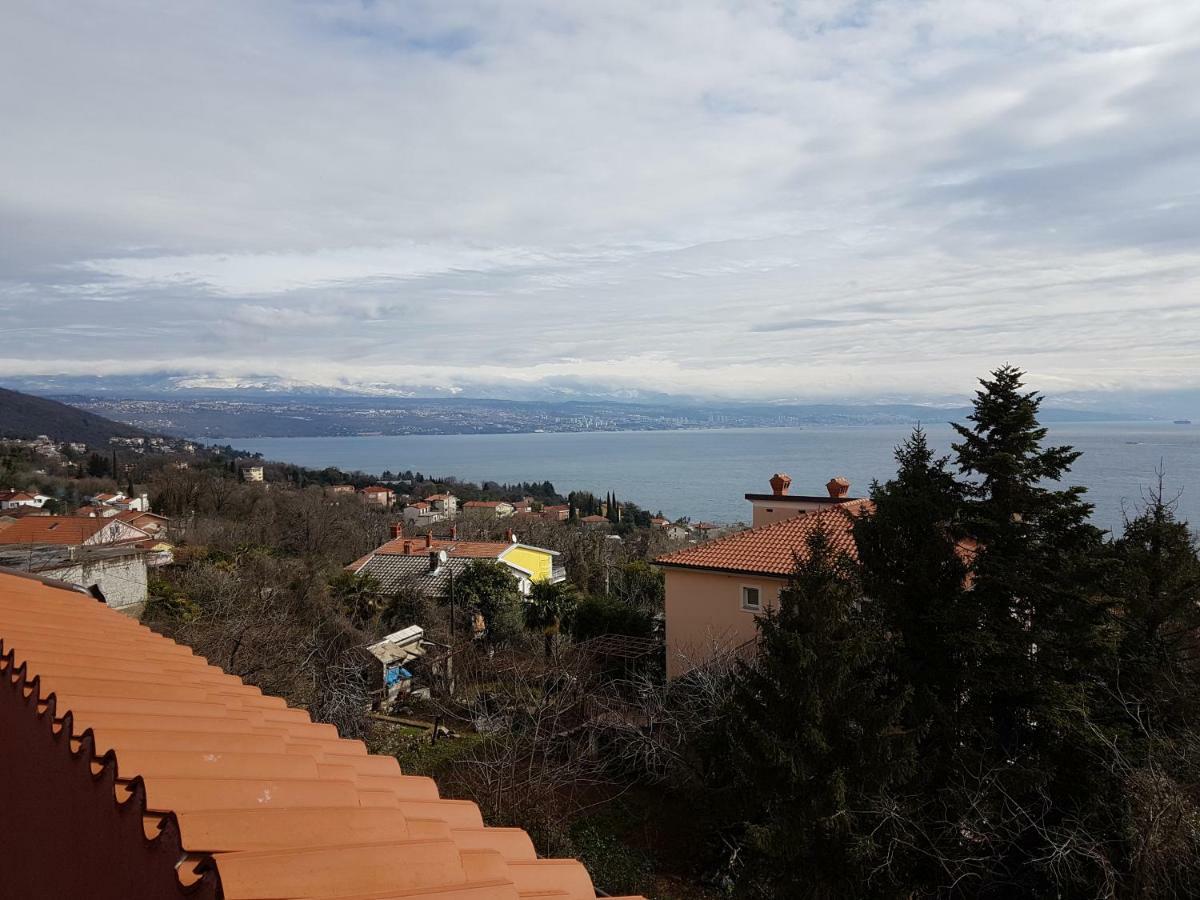 Apartments Eni Ловран Екстер'єр фото